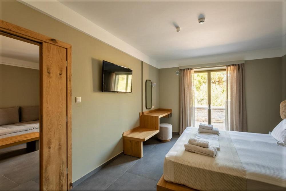 Diapori Hotel 4*